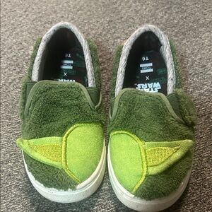 TOMS Kids Green Star Wars Slippers